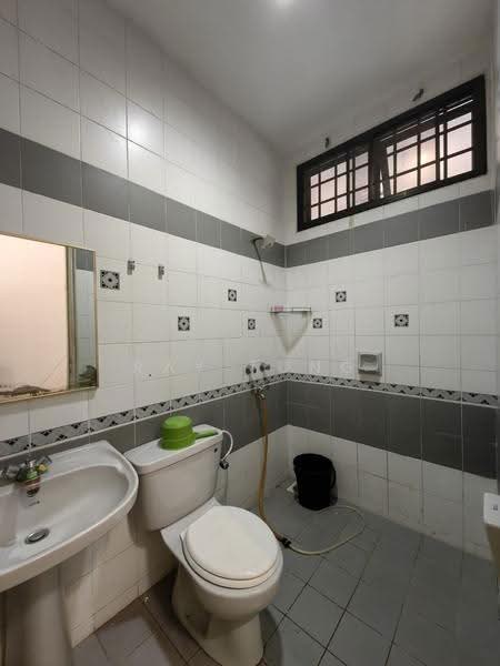 Rumah Teres 2-Tingkat untuk Disewa di Taman Suria (Johor Bahru) - Ray Tung - Bathroom - PropertyGuru.com.my