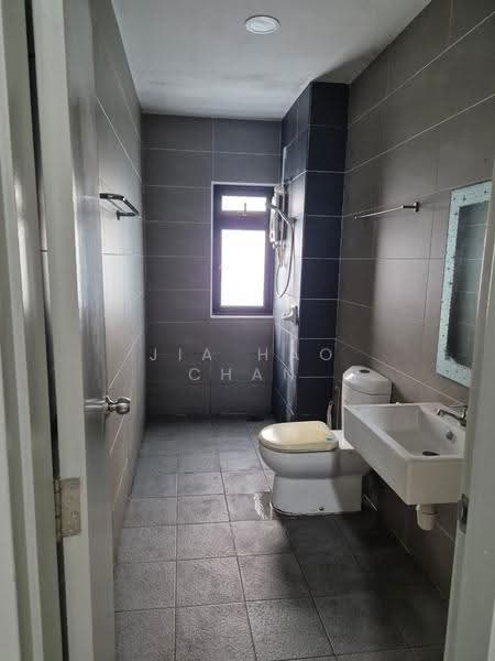 Kediaman Servis untuk Dijual di HYVE - Jia Hao Chan - Bathroom - PropertyGuru.com.my
