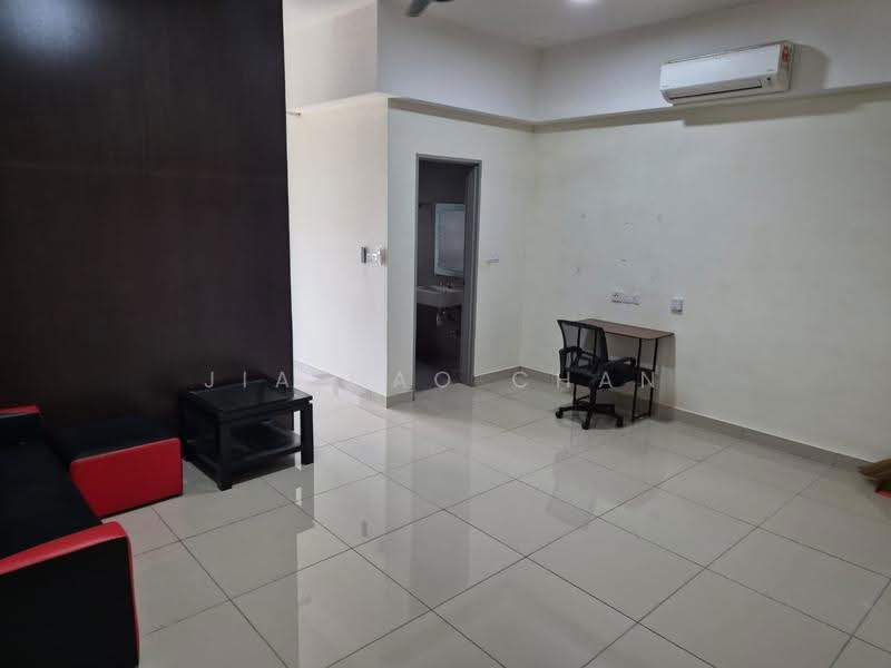 Kediaman Servis untuk Dijual di HYVE - Jia Hao Chan - Living Room - PropertyGuru.com.my
