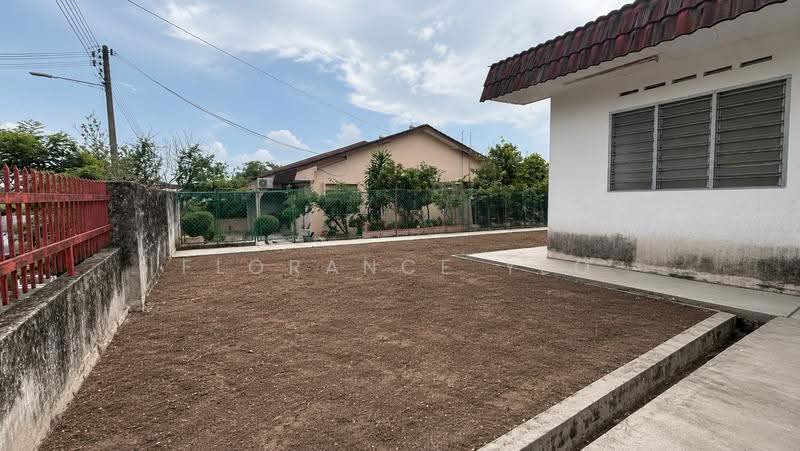 Semi-Detached House for Rent in Taman Maju Jaya (Tangkak) - Florance Yeo - Exterior - PropertyGuru.com.my