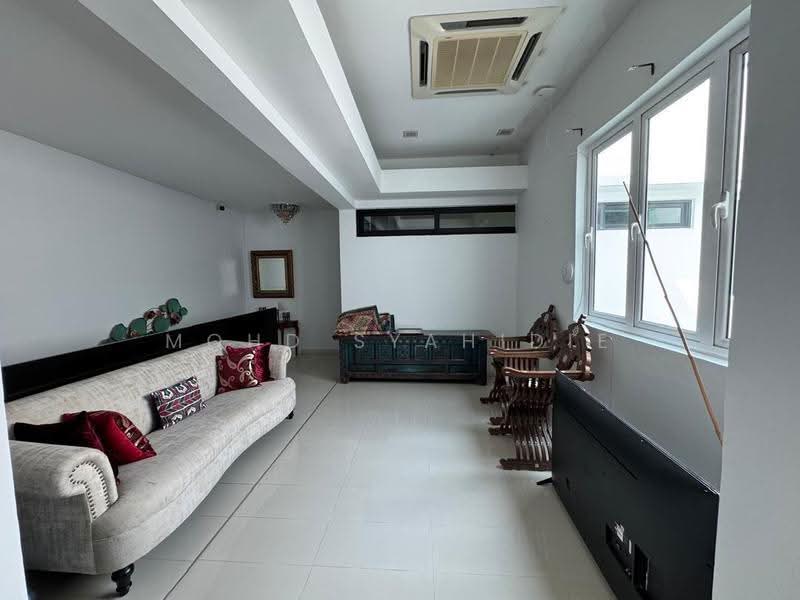 3-storey Terraced House for Sale in Melawati (Selangor) - Mohd Syahidie - Living Room - PropertyGuru.com.my