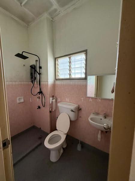 Terraced House for Sale in Bandar Kinrara Seksyen 5 (Bandar Kinrara) - Lilian Tan - Bathroom - PropertyGuru.com.my