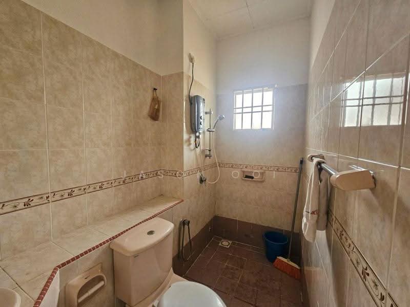 Rumah Teres 2-Tingkat untuk Dijual di Putra Permai (Subang Jaya) - Jason Ooi - Bathroom - PropertyGuru.com.my