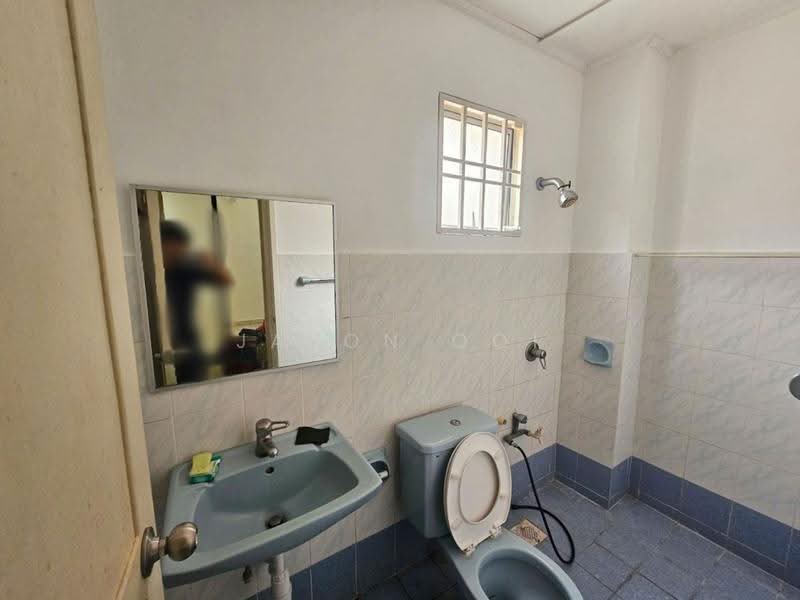 Rumah Teres 2-Tingkat untuk Dijual di Putra Permai (Subang Jaya) - Jason Ooi - Bathroom - PropertyGuru.com.my