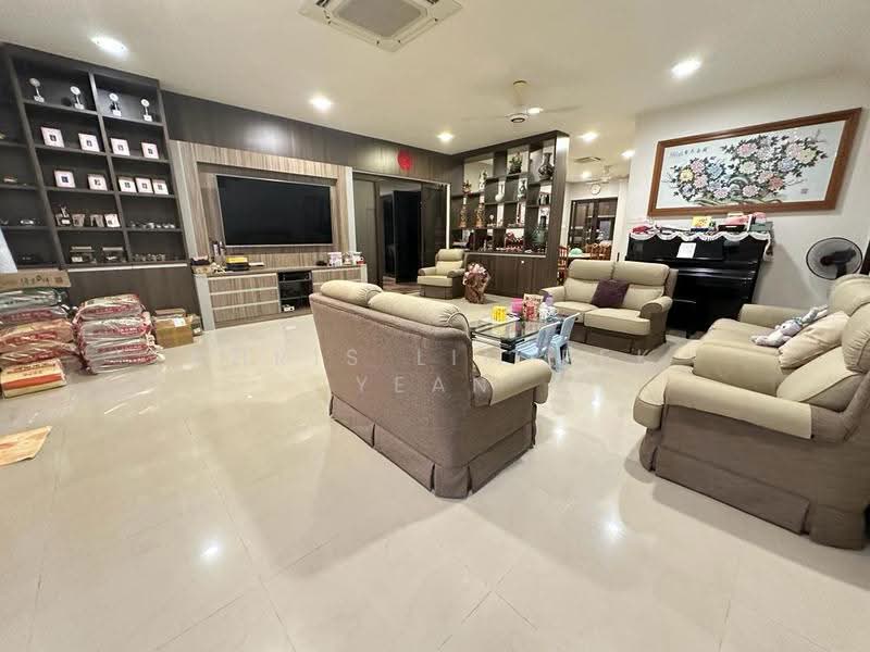 Rumah Berkembar untuk Dijual di Bandar Sungai Long (Selangor) - Chris Lim Pek Yean - Living Room - PropertyGuru.com.my