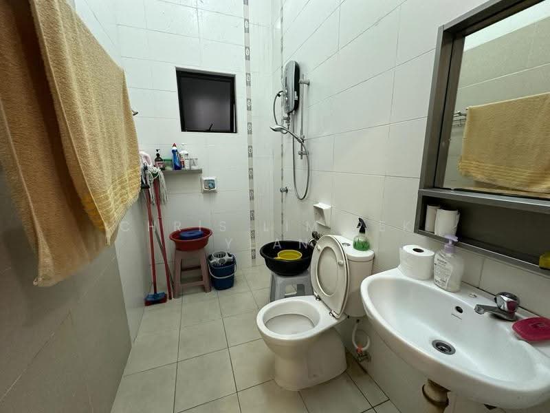 Rumah Berkembar untuk Dijual di Bandar Sungai Long (Selangor) - Chris Lim Pek Yean - Bathroom - PropertyGuru.com.my
