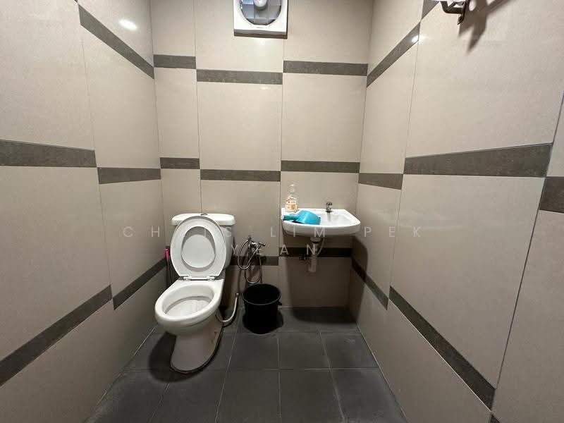 Rumah Berkembar untuk Dijual di Bandar Sungai Long (Selangor) - Chris Lim Pek Yean - Bathroom - PropertyGuru.com.my