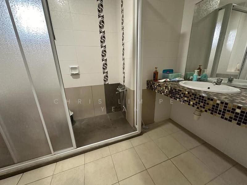 Rumah Berkembar untuk Dijual di Bandar Sungai Long (Selangor) - Chris Lim Pek Yean - Bathroom - PropertyGuru.com.my