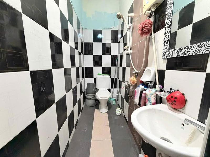 2-storey Terraced House for Sale in Taman Pulai Indah (Johor Bahru) - Muhamad Asrul - Bathroom - PropertyGuru.com.my