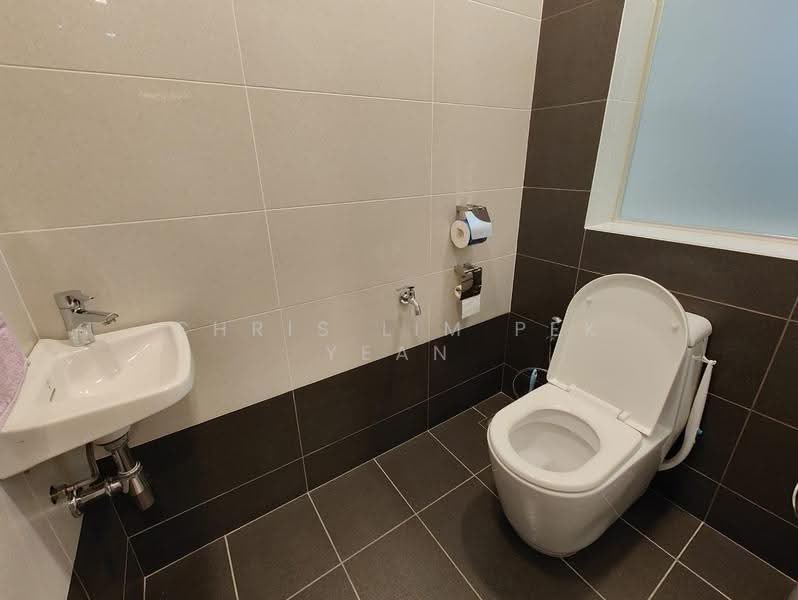 Rumah Berkembar untuk Dijual di Bandar Sungai Long (Selangor) - Chris Lim Pek Yean - Bathroom - PropertyGuru.com.my