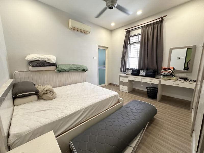 Rumah Berkembar untuk Dijual di Bandar Sungai Long (Selangor) - Chris Lim Pek Yean - Bedroom - PropertyGuru.com.my