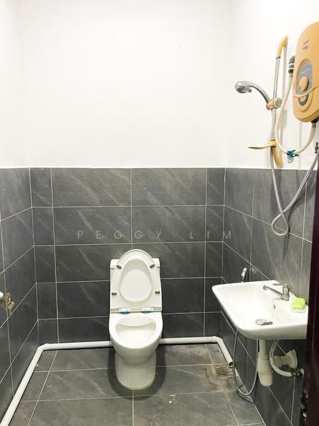 Office for Rent in Seri Kembangan (Selangor) - Peggy Lim - Bathroom - PropertyGuru.com.my