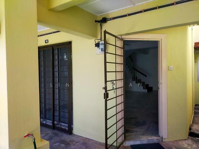 Rumah Teres 2-Tingkat untuk Dijual di Taman Wawasan (Puchong) - Lincoln Tan - Entrance - PropertyGuru.com.my