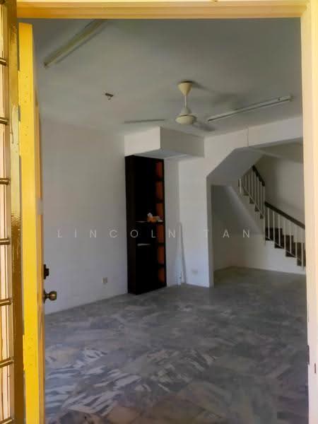 Rumah Teres 2-Tingkat untuk Dijual di Taman Wawasan (Puchong) - Lincoln Tan - Living Room - PropertyGuru.com.my
