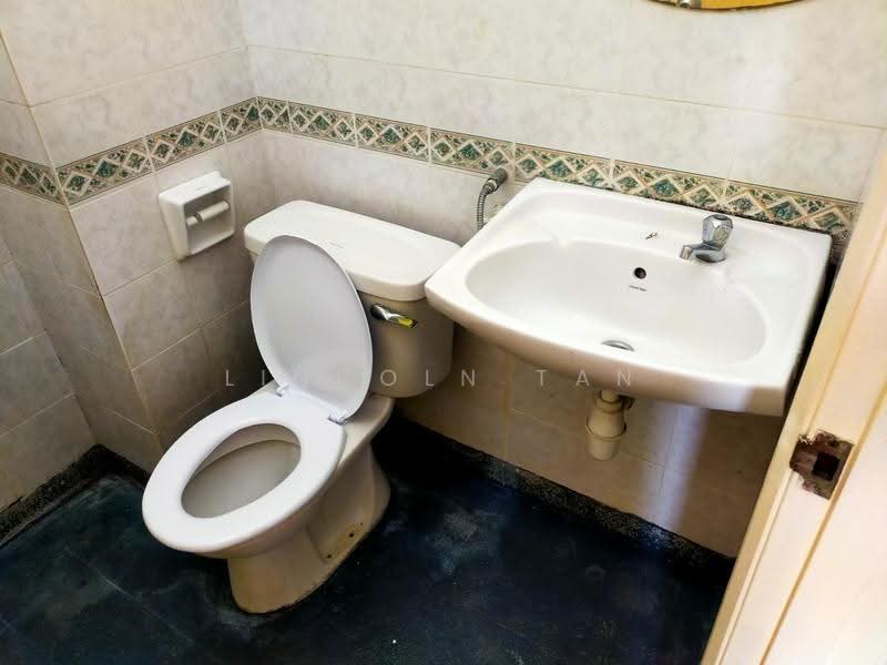 Rumah Teres 2-Tingkat untuk Dijual di Taman Wawasan (Puchong) - Lincoln Tan - Bathroom - PropertyGuru.com.my