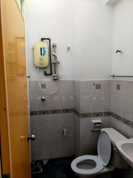 Rumah Teres 2-Tingkat untuk Dijual di Taman Wawasan (Puchong) - Lincoln Tan - Bathroom - PropertyGuru.com.my