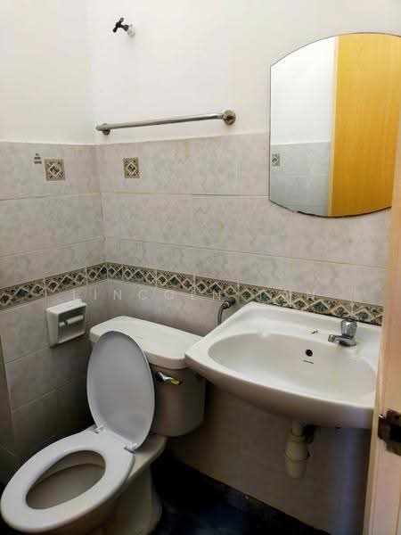 Rumah Teres 2-Tingkat untuk Dijual di Taman Wawasan (Puchong) - Lincoln Tan - Bathroom - PropertyGuru.com.my