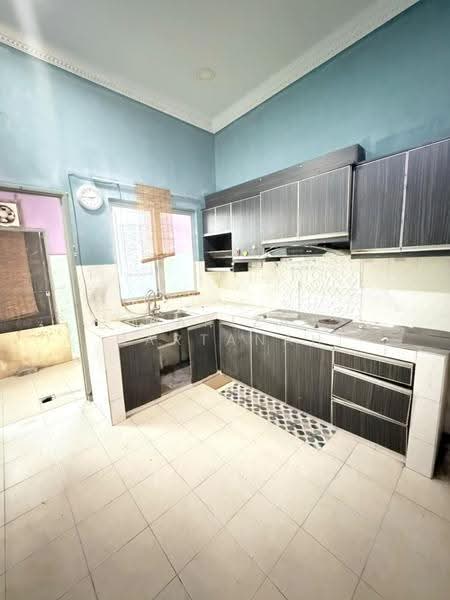 1-storey Terraced House for Sale in Seksyen 30 (Shah Alam) - Sariza Hartanah - Kitchen - PropertyGuru.com.my