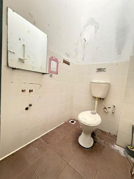 1-storey Terraced House for Sale in Seksyen 30 (Shah Alam) - Sariza Hartanah - Bathroom - PropertyGuru.com.my