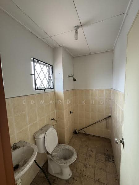 2-storey Terraced House for Sale in Bandar Saujana Putra (Jenjarom) - Edward Khor - Bathroom - PropertyGuru.com.my
