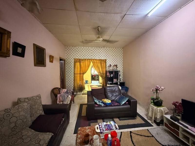 Rumah Teres 1-Tingkat untuk Dijual di Shah Alam (Selangor) - Azwa Abas - Living Room - PropertyGuru.com.my