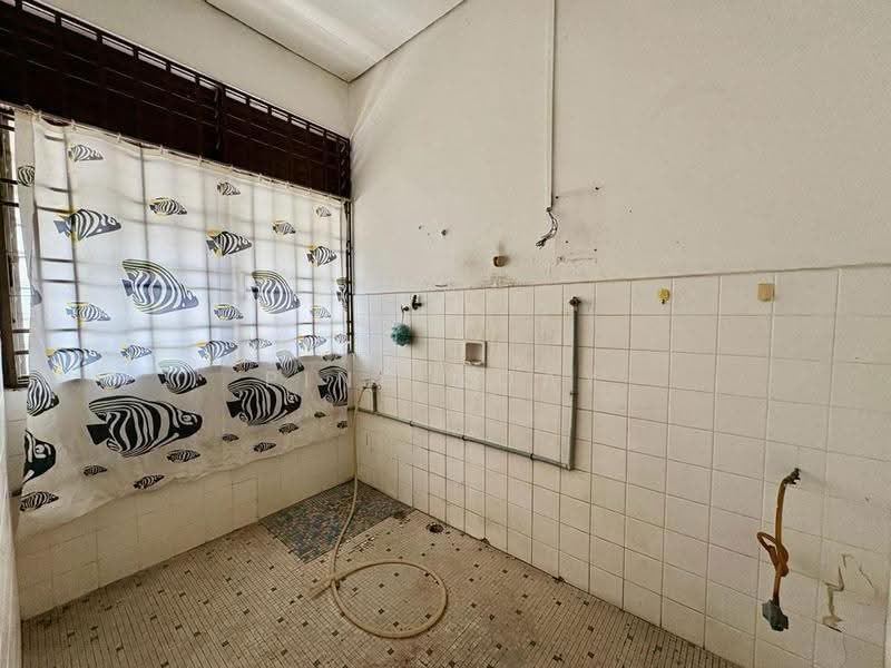 Rumah Teres 2-Tingkat untuk Dijual di Island Park (Jelutong) - Ping Koay - Bathroom - PropertyGuru.com.my