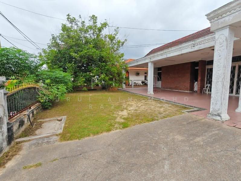 Bungalow House untuk Dijual di Taman Paroi Jaya (Paroi) - Nurul Ain Mohd Razali - Exterior - PropertyGuru.com.my
