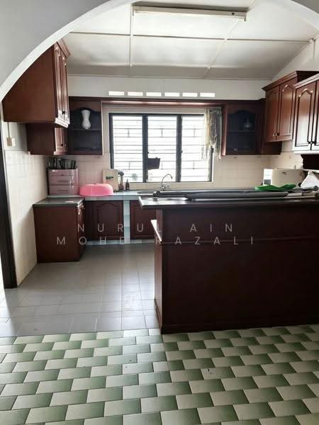 Bungalow House untuk Dijual di Taman Paroi Jaya (Paroi) - Nurul Ain Mohd Razali - Kitchen - PropertyGuru.com.my