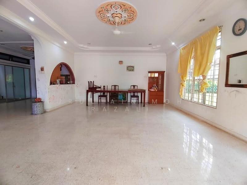 Bungalow House untuk Dijual di Taman Paroi Jaya (Paroi) - Nurul Ain Mohd Razali - Living Room - PropertyGuru.com.my