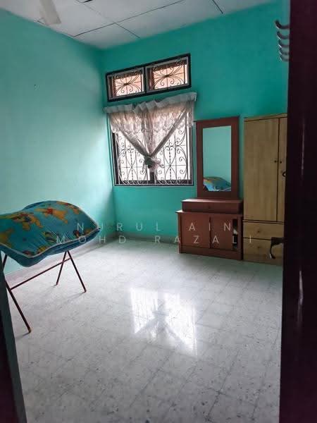 Bungalow House untuk Dijual di Taman Paroi Jaya (Paroi) - Nurul Ain Mohd Razali - Bedroom - PropertyGuru.com.my
