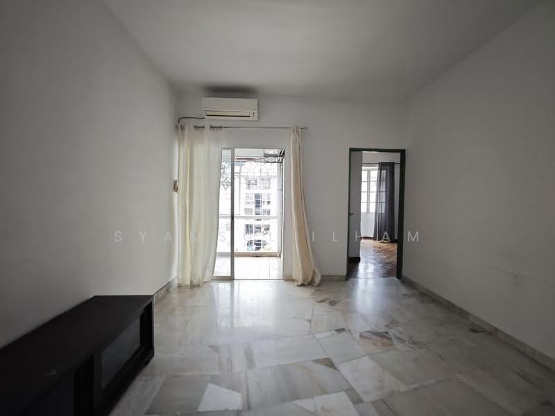 Pangsapuri untuk Dijual di Subang Bestari - Syamsul Ilham - Living Room - PropertyGuru.com.my