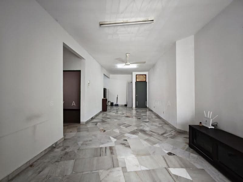 Pangsapuri untuk Dijual di Subang Bestari - Syamsul Ilham - Living Room - PropertyGuru.com.my