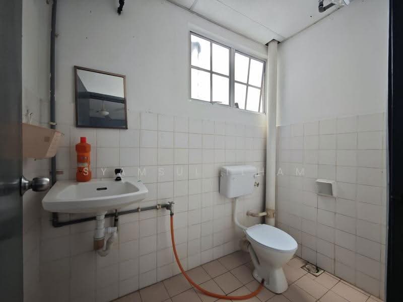 Pangsapuri untuk Dijual di Subang Bestari - Syamsul Ilham - Bathroom - PropertyGuru.com.my