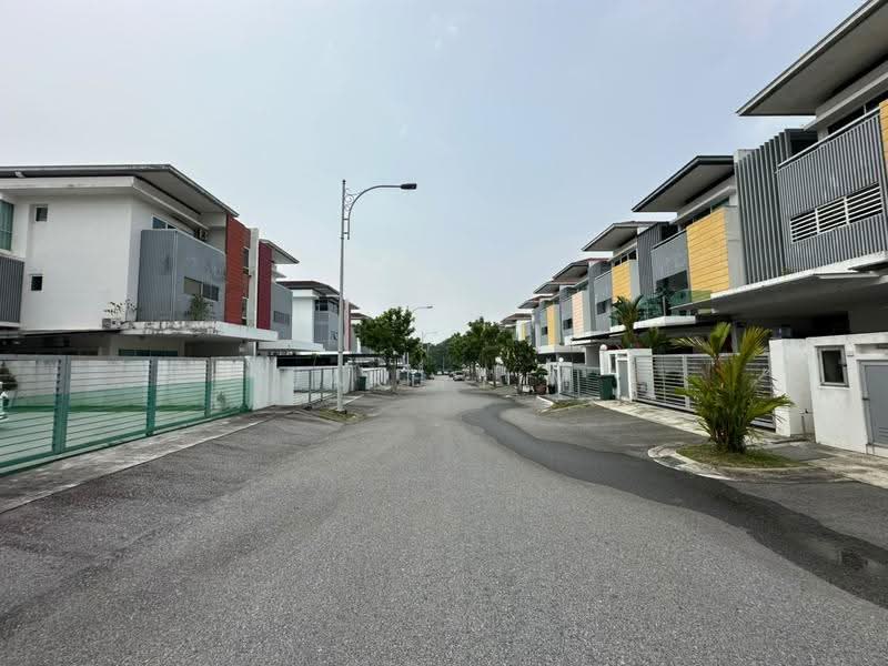 3-storey Terraced House for Sale in Taman Nadayu 92 (Kajang) - Jake Lim - Exterior - PropertyGuru.com.my