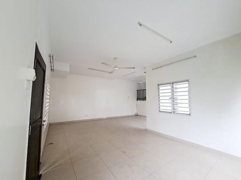 Rumah Teres 2-Tingkat untuk Dijual di Puncak Bestari (Puncak Alam) - Farhan Rafael - Living Room - PropertyGuru.com.my