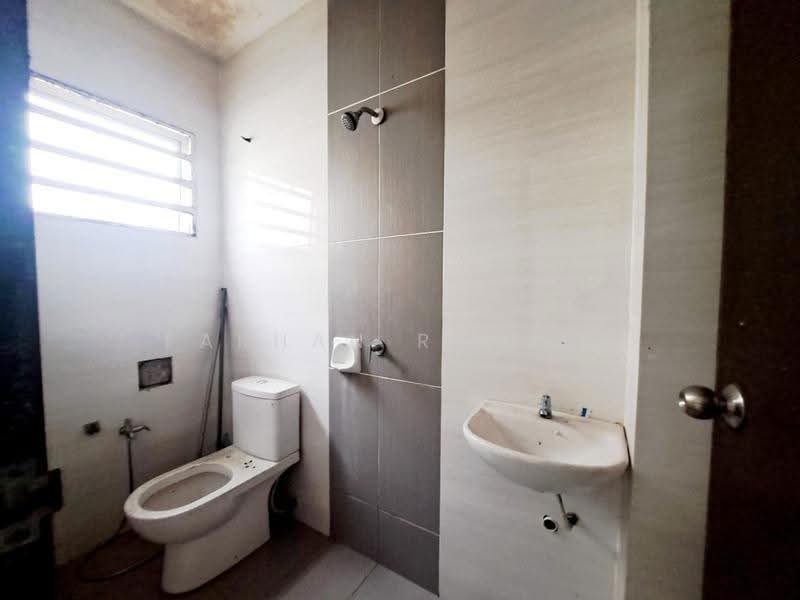 Rumah Teres 2-Tingkat untuk Dijual di Puncak Bestari (Puncak Alam) - Farhan Rafael - Bathroom - PropertyGuru.com.my