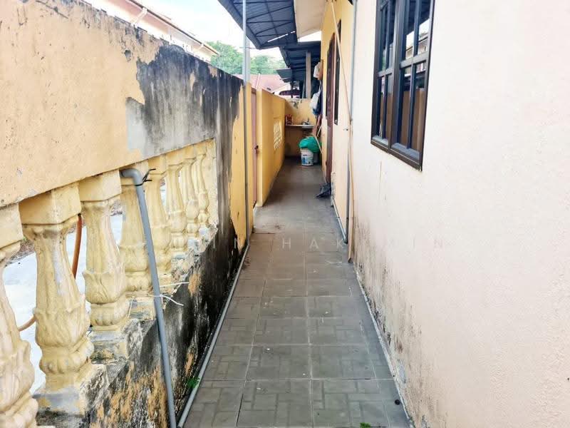 2-storey Terraced House for Sale in Bandar Melawati (Kuala Selangor) - Nazrin Hakimin - Exterior - PropertyGuru.com.my