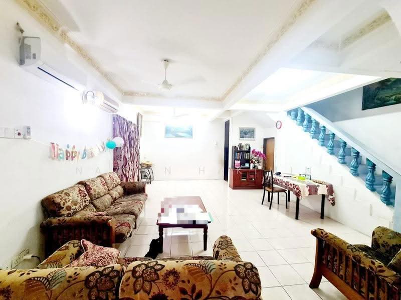 2-storey Terraced House for Sale in Bandar Melawati (Kuala Selangor) - Nazrin Hakimin - Living Room - PropertyGuru.com.my