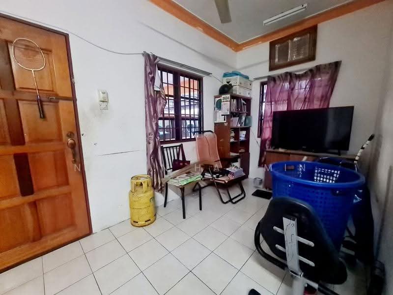 2-storey Terraced House for Sale in Bandar Melawati (Kuala Selangor) - Nazrin Hakimin - Living Room - PropertyGuru.com.my