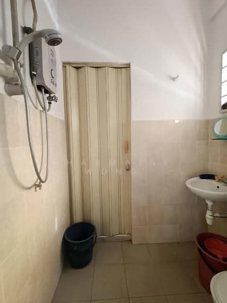 Flat for Rent at Taman Bukit Teratai - Charmaine Wong - Bathroom - PropertyGuru.com.my