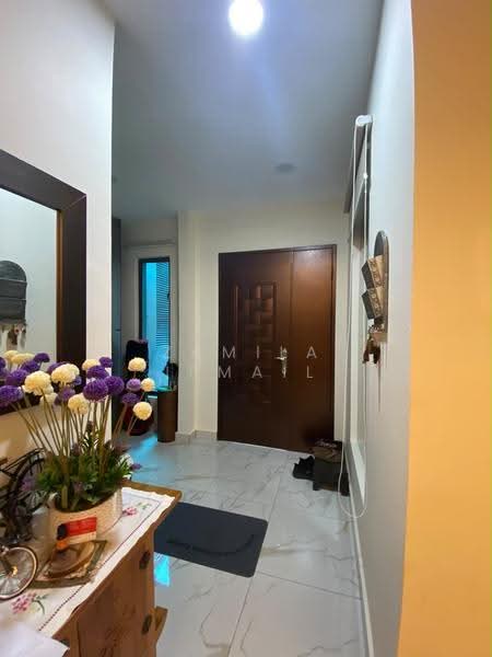 Rumah Teres 2-Tingkat untuk Dijual di Bukit Jelutong (Shah Alam) - Zamila Ismail - Entrance - PropertyGuru.com.my