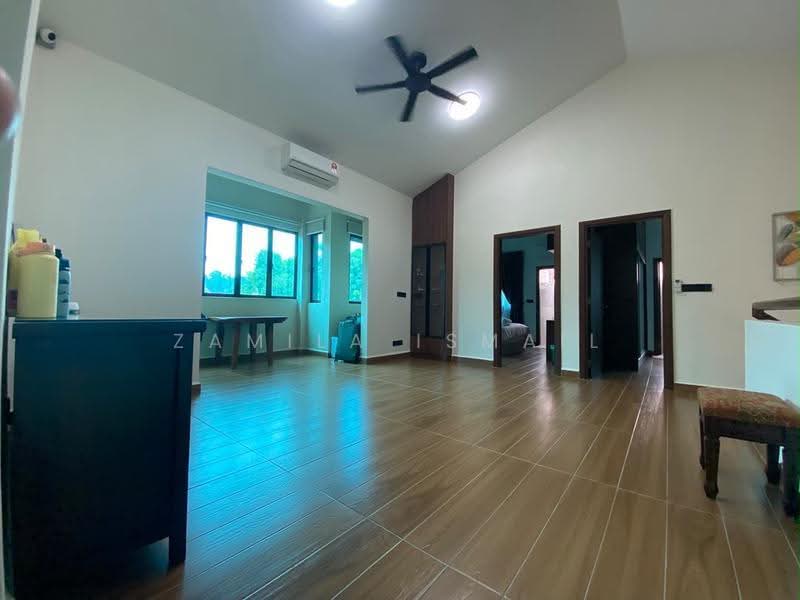 Rumah Teres 2-Tingkat untuk Dijual di Bukit Jelutong (Shah Alam) - Zamila Ismail - Living Room - PropertyGuru.com.my