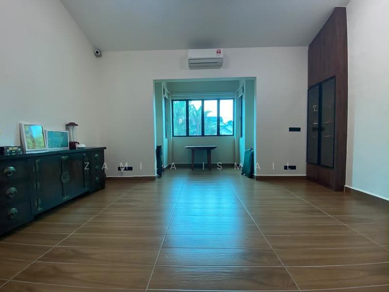 Rumah Teres 2-Tingkat untuk Dijual di Bukit Jelutong (Shah Alam) - Zamila Ismail - Living Room - PropertyGuru.com.my
