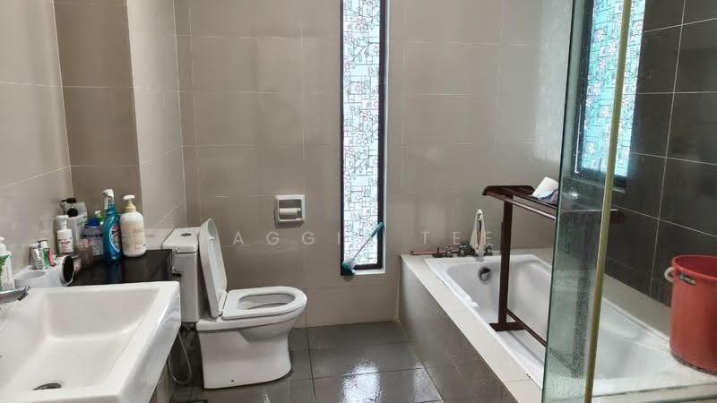 Cluster House for Sale in Taman Adda Heights (Tebrau) - Paggie Tee - Bathroom - PropertyGuru.com.my