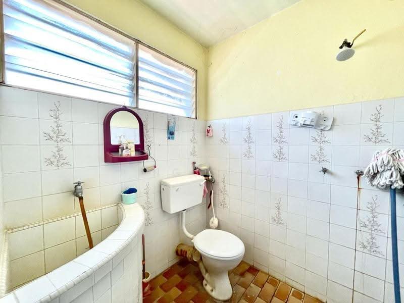 Rumah Teres 2-Tingkat untuk Dijual di Island Park (Jelutong) - Ping Koay - Bathroom - PropertyGuru.com.my