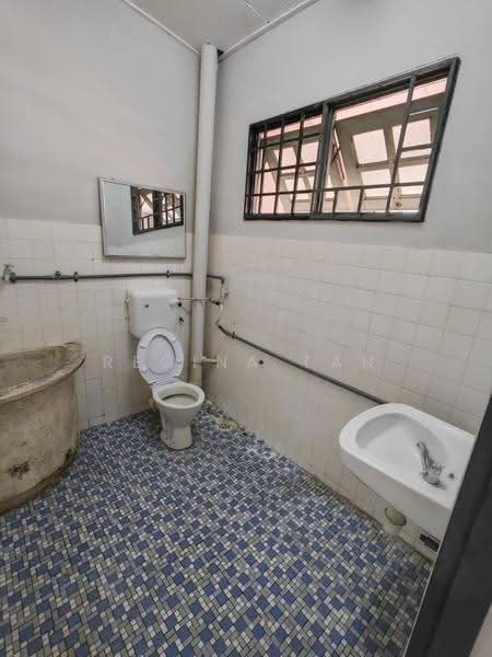 Rumah Teres 2-Tingkat untuk Dijual di Taman Sungai Besi Indah (Seri Kembangan) - Regina Tan - Bathroom - PropertyGuru.com.my