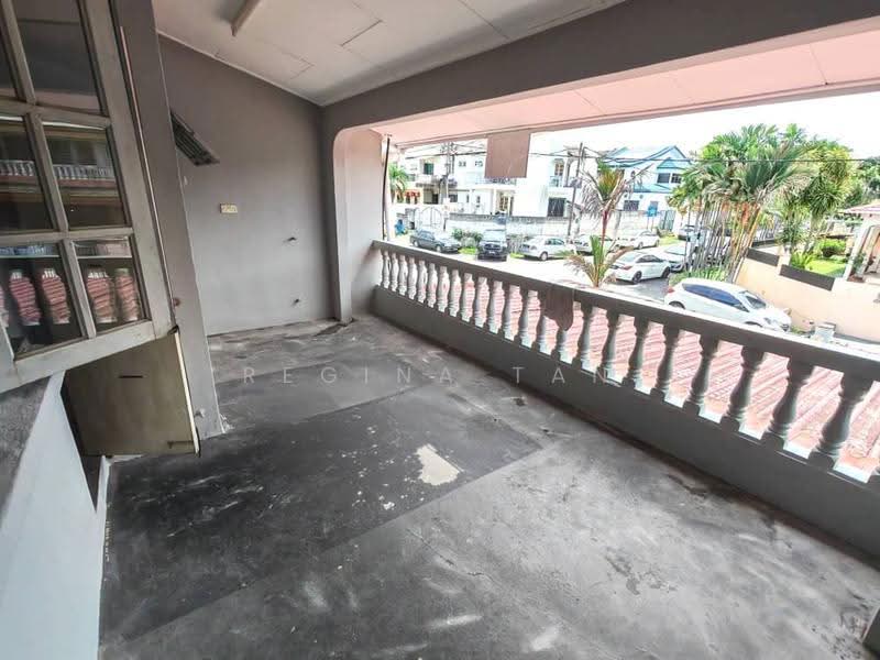 Rumah Teres 2-Tingkat untuk Dijual di Taman Sungai Besi Indah (Seri Kembangan) - Regina Tan - Balcony - PropertyGuru.com.my