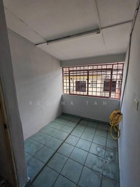 Rumah Teres 2-Tingkat untuk Dijual di Taman Sungai Besi Indah (Seri Kembangan) - Regina Tan - Balcony - PropertyGuru.com.my