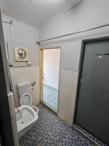 Rumah Teres 2-Tingkat untuk Dijual di Taman Sungai Besi Indah (Seri Kembangan) - Regina Tan - Bathroom - PropertyGuru.com.my