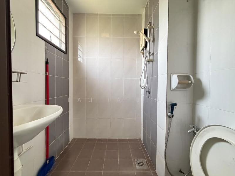 Kondominium untuk Disewa di T-Parkland - Lau Ia Ein - Bathroom - PropertyGuru.com.my
